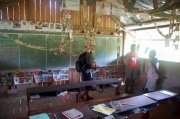 Papua - szkolna sala i Meggie